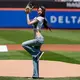Jang Wonyoung saat melakukan first pitch di New York. (Associated Press/Yuki Iwamura)
