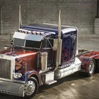 Tak hanya Optimus Prime, Bumble Bee dan Rally Fighter pun akan dilelang bulan ini.