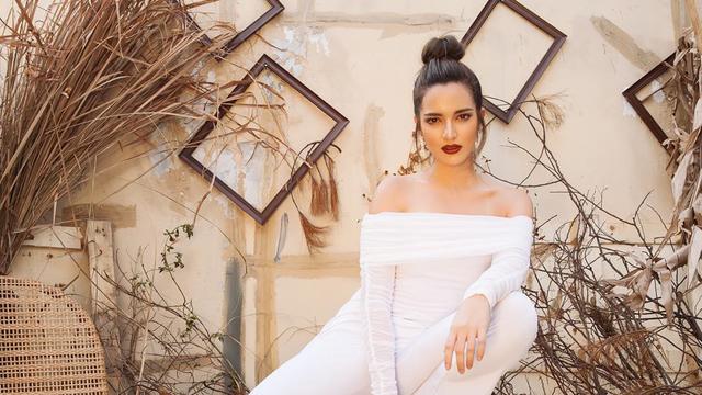 FOTO: Gaya Nia Ramadhani saat Pakai Outfit Off Shoulder, Tampil Bak Ratu