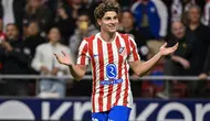Penyerang Atletico Madrid asal Argentina #19, Julian Alvarez, merayakan gol ketiganya dalam pertandingan Liga Spanyol antara Atletico Madrid dan Rayo Vallecano di Stadion Metropolitano, Madrid, Kamis (25-9-2025). (Javier SORIANO/AFP)