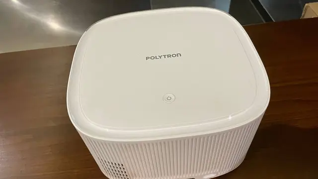Proyektor cerdas Polytron yang hadir dengan Netflix dan YouTube serta build in speaker (Liputan6.com/ Agustin Setyo Wardani)