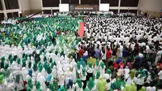10.000 umat muslim menghadiri acara Silaturahmi Nasional Ulama Rakyat di Ancol, Jakarta, Sabtu (12/11). Acara yang di gagas oleh Partai Kebangkitan Bangsa tersebut bertujuan mendoakan keselamatan Bangsa Indonesia. (Liputan6.com/Johan Tallo)