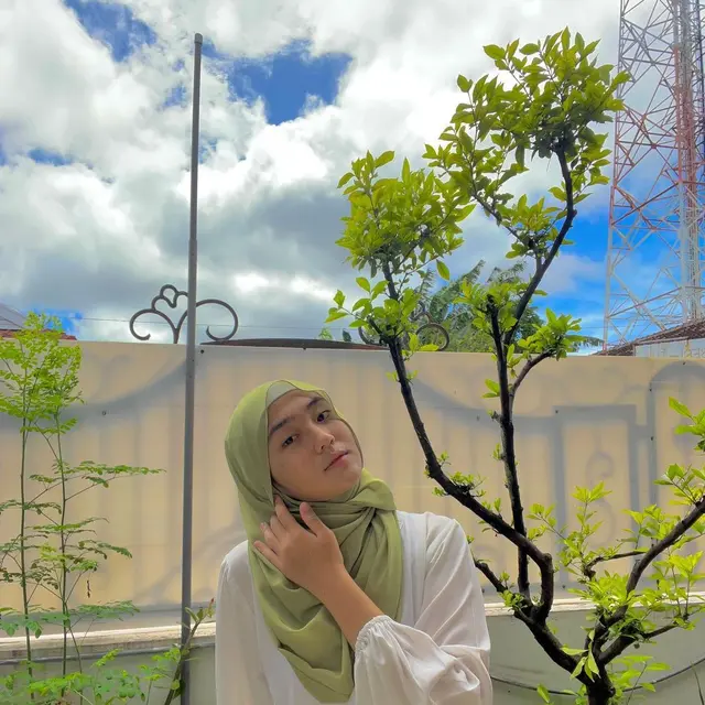 6 Potret Ayumi Putri Sasaki, Pembawa Baki Upacara Penurunan Bendera HUT ke-77 RI