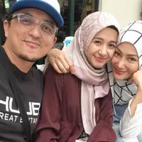 Laudya Cynthia Bella mengunggah foto bersama suami serta mantan istri (Instagram/@laudyacynthiabella)
