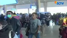 Bertepatan pada hari libur akhir pekan, banyak warga yang memanfaatkan waktu untuk berbelanja ke Pasar Tanah Abang mencari kebutuhan selama Ramadan.