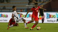 Gelandang Timnas Indonesia U-23 di SEA Games 2021, Ricky Kambuaya, dalam duel kontra Timor Leste di Grup A. (Bola.com/Ikhwan Yanuar Harun)
