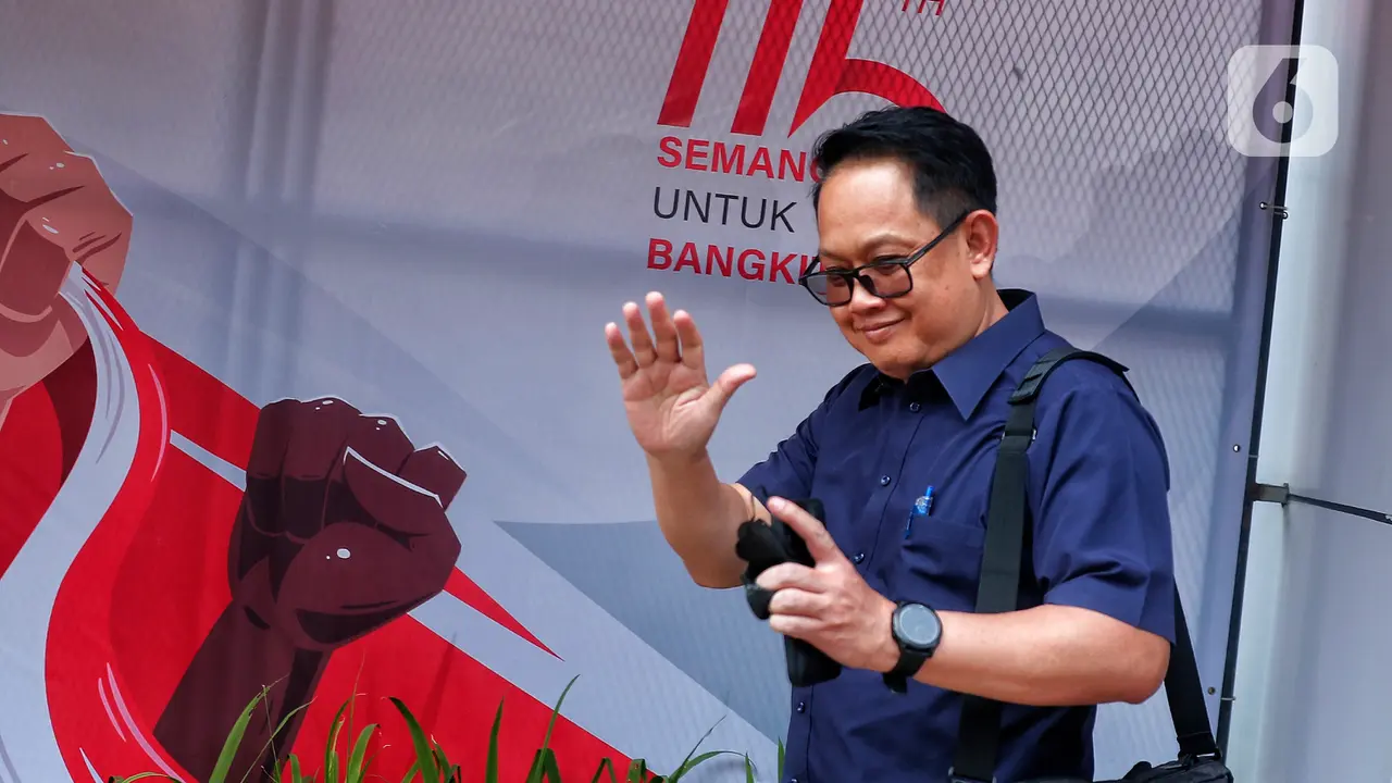 Senyum Sekda Jatim Adhy Karyono Usai Klarifikasi LHKPN di KPK