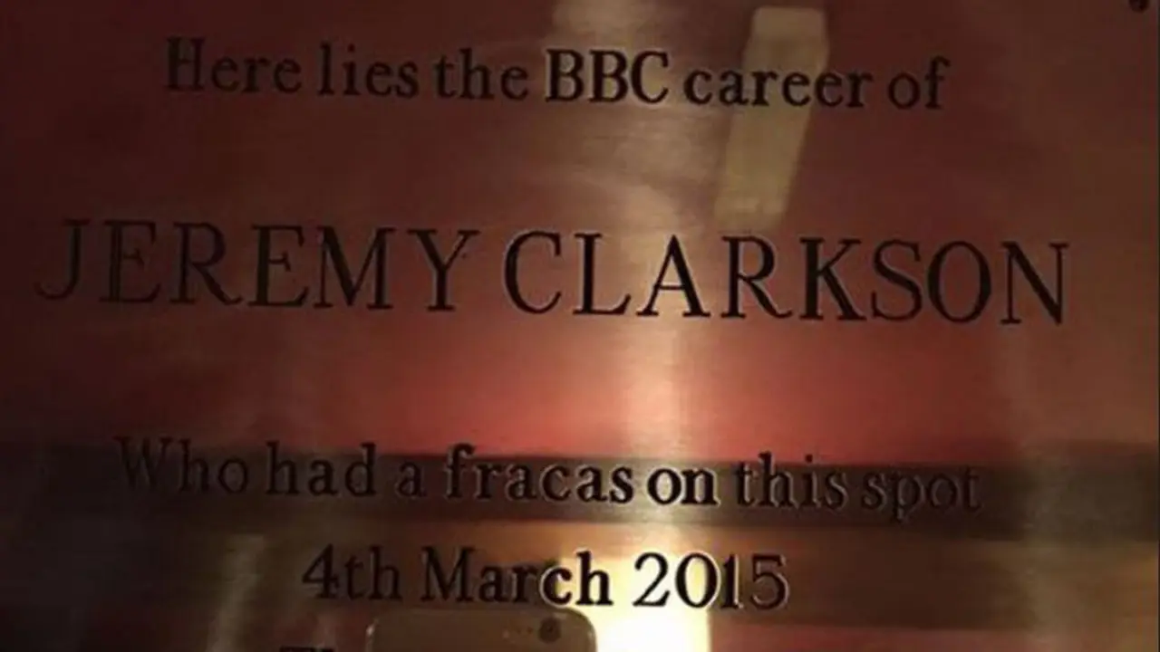 Plakat Bernada Ejekan Untuk Jeremy Clarkson