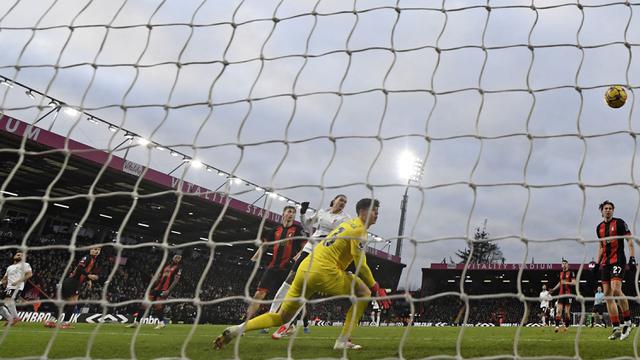 Foto: Aksi Trengginas Mo Salah saat Bawa Liverpool Tumbangkan Bournemouth di Liga Inggris