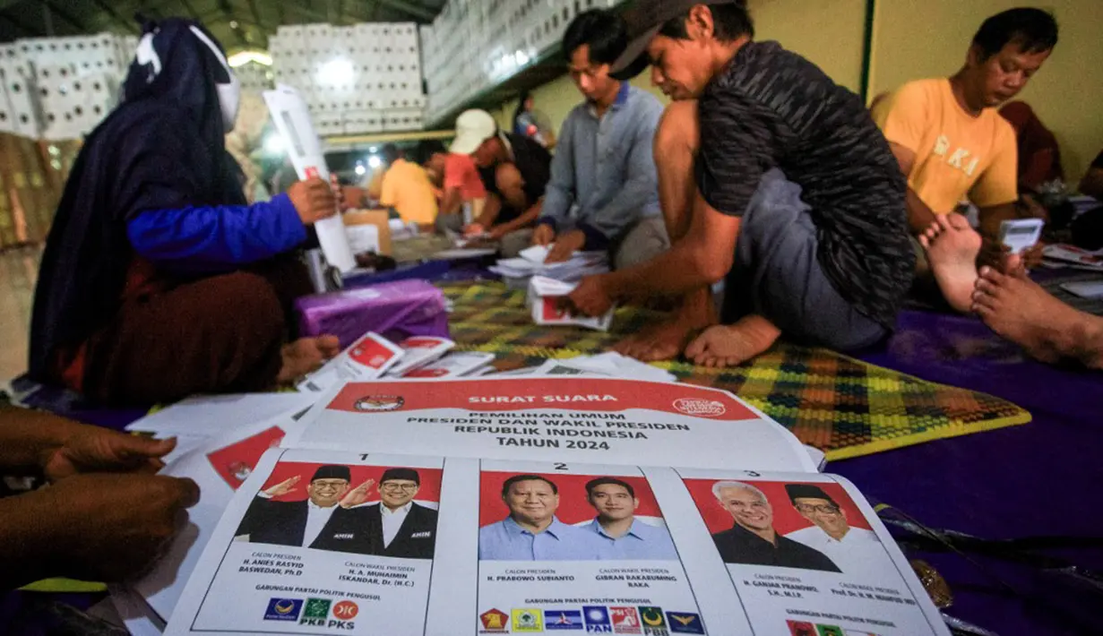 KPU Bantul menargetkan awal Februari semua kertas suara Pemilu selesai menjalani pelipatan. (DEVI RAHMAN/AFP)