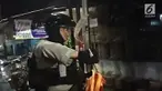 Polisi menangkap 12 remaja yang kedapatan membawa senjata tajam sejenis celurit.