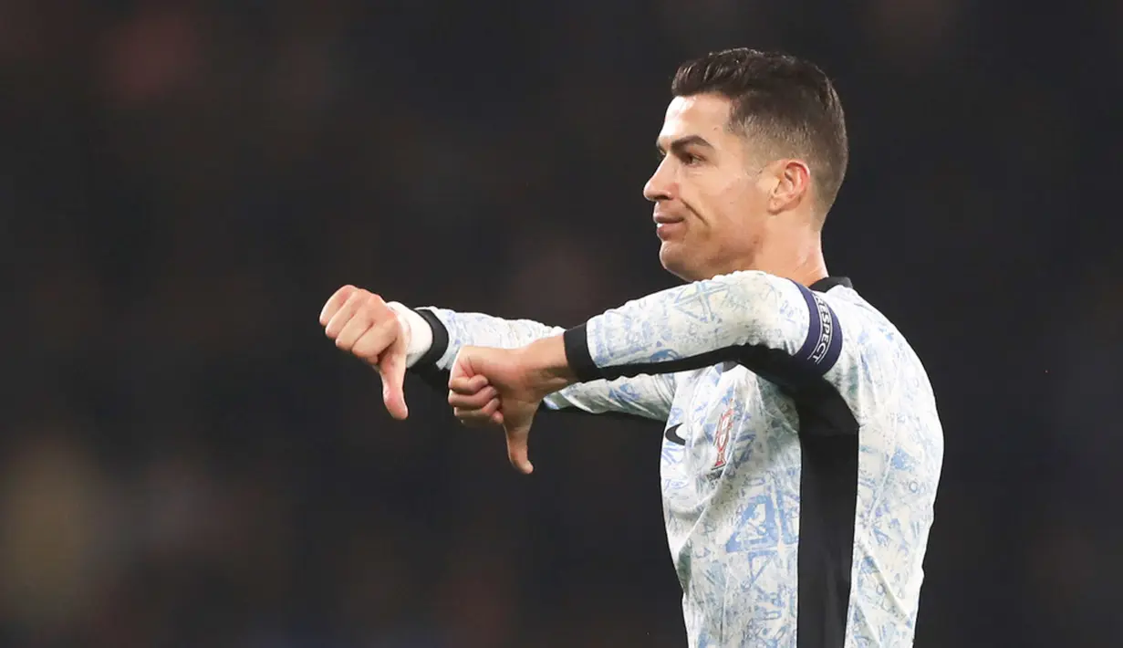 Portugal dipaksa bermain imbang tanpa gol oleh tuan rumah Skotlandia dalam duel lanjutan UEFA Nations League 2024/2025 Grup A1 di Hampden Park, Rabu (16/10/2024). Cristiano Ronaldo tampak frustrasi setelah kesulitan mencetak gol di laga tersebut. (AP Photo/Scott Heppell)
