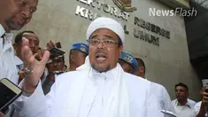 Rizieq Shihab angkat bicara soal chat seks yang diduga melibatkannya dan Firza Husein. Rizieq tak terlalu ambil pusing soal isu tersebut.