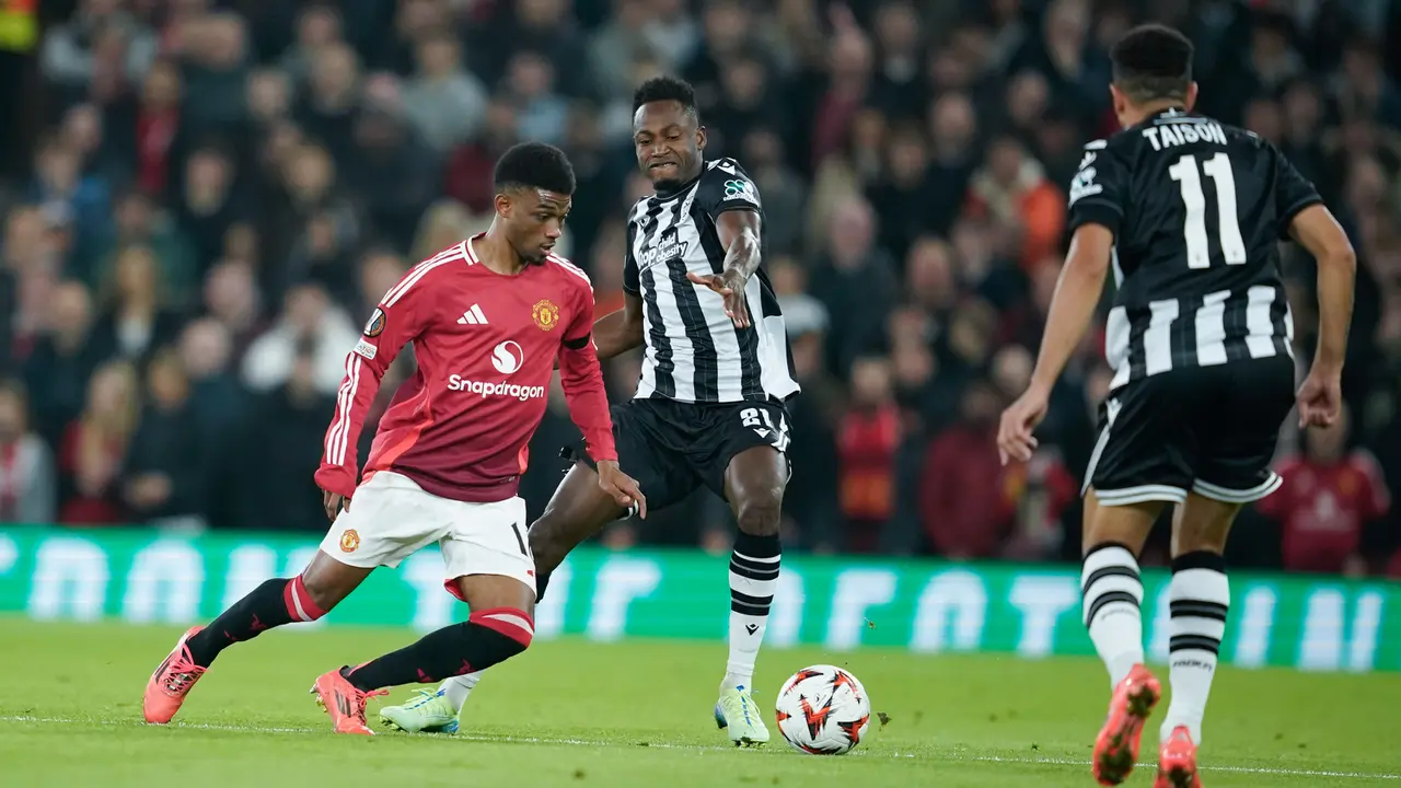 Foto: Aksi Memukau Amad Diallo saat Membawa MU Bungkam PAOK di Liga Europa, Bayar Tunai Kepercayaan Pelatih