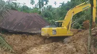 Tim gabungan melakukan pencarian terhadap korban longsor di Padang Pariaman, Kamis (30/9/2021). (Liputan6.com/ BPBD Sumbar)