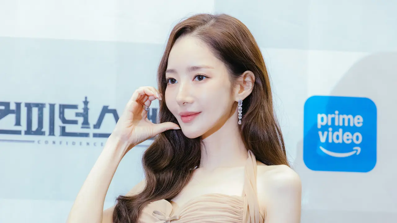 Park Min Young dalam konferensi pers Confidence Queen. (foto: dok. Prime Video)