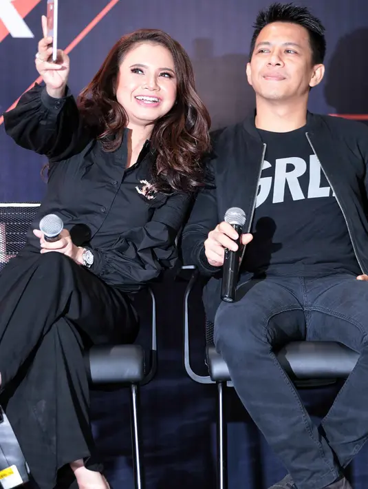 "Kadang suka ada keinginan sendiri. Baru kali ini putusin terjun langsung dan memberikan sumbangan insting untuk menentukan talen muda," kata Ariel ditemui di kawasan Kebon Jeruk, Jakarta Barat, Selasa (6/12/2016). (Deki Prayoga/Bintang.com)