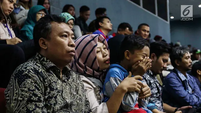Baiq Nuril Sujud Syukur Usai DPR Sahkan Persetujuan Amnesti