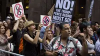 Kutuk Presiden dan Demo Virginia, Ribuan Orang Kepung Trump Tower