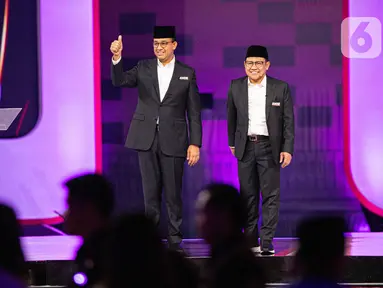Pasangan Capres-Cawapres nomor urut satu, dua, dan tiga menyapa tamu undangan sebelum debat Cawapres Pemilu 2024 di Jakarta Convetion Center, Jumat (22/12/2023). (Liputan6.com/Faizal Fanani)