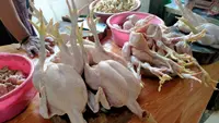 Pantauan Pasar: Harga Daging Ayam dan Sapi di Pasar Kebayoran Lama Masih Tinggi