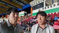 Pelatih Timnas Indonesia, Shin Tae-yong, menyaksikan duel Persib Bandung melawan Port FC pada AFC Champions League 2 di Stadion Si Jalak Harupat, Kabupaten Bandung, Kamis (19/9/2024) malam WIB. (Bola.com/Erwin Snaz)