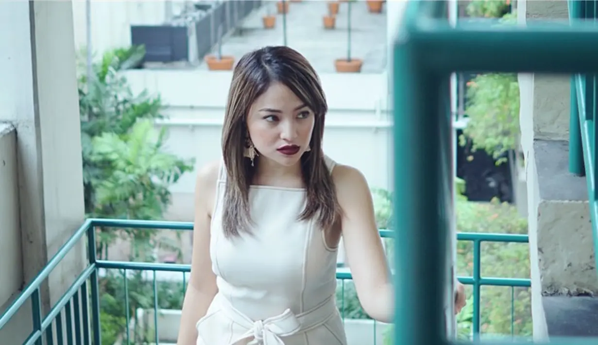 Baik menggunakan makeup tipis atau makeup tebal, Marshanda memang selalu tampil cantik. (Liputan6.com/IG/@marshanda99)