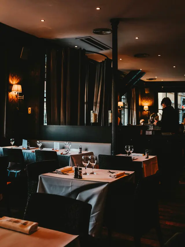 Influencer China Diburu Polisi Usai Sewa Ruang Privat Restoran untuk Bikin Video Porno