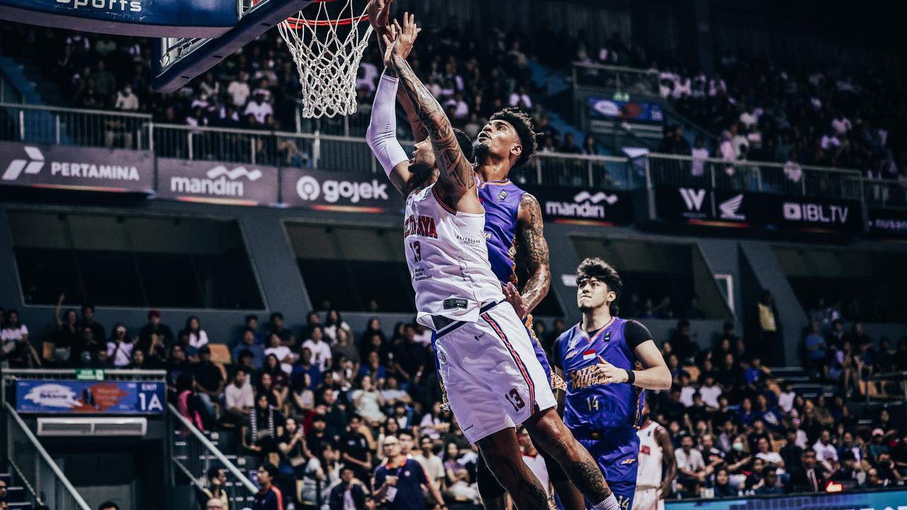 Duel sengit Satria Muda vs Pelita Jaya di IBL 2025