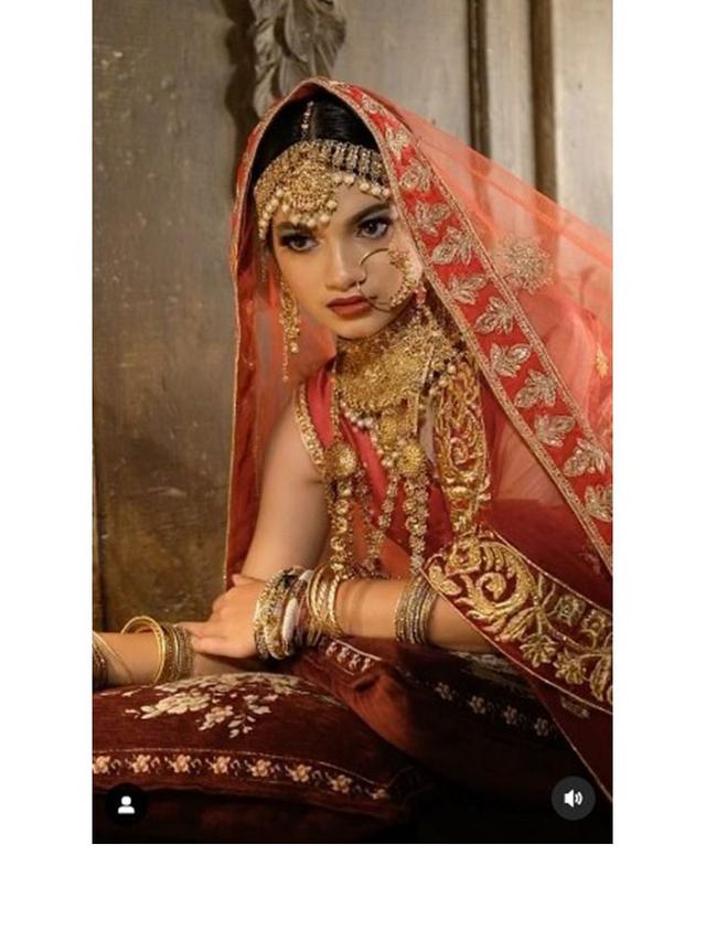 7 Gaya Pemotretan Ratu Sofya dengan Busana India, Banjir Pujian