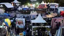 Puluhan stand fashion clothingan berjajar di JakCloth 2015 yang dihelat di Parkir Timur Senayan Jakarta, Rabu (30/12/2015). JakCloth 2015 berlangsung pada 30 Desember 2015 hingga 3 Januari 2016. (Liputan6.com/Helmi Fithriansyah)
