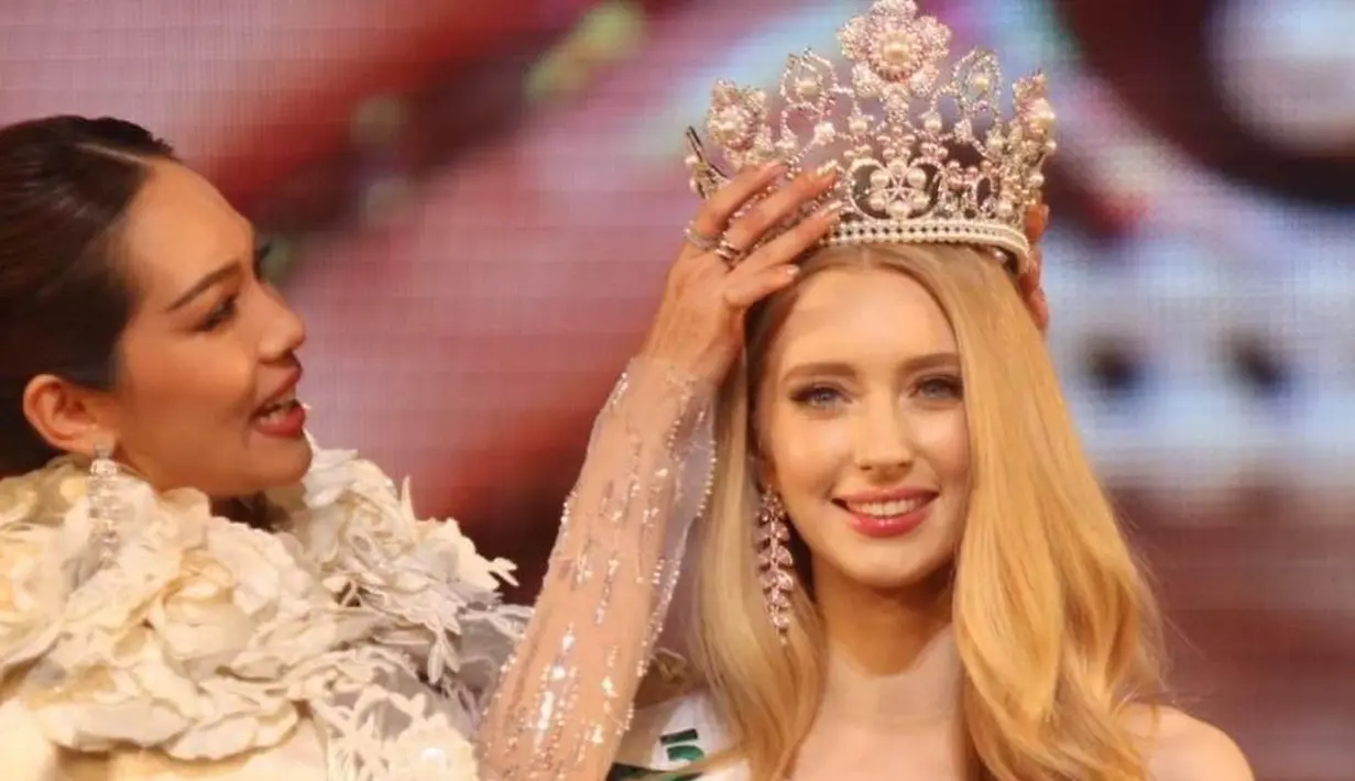 <p>Perempuan 23 tahun itu berhasil mengalahkan 65 kontestan lain. Sementara wakil Indonesia, Cindy May McGuire harus puas di Top 15, sehingga tidak meraih posisi placement. @jasminselberg.</p>