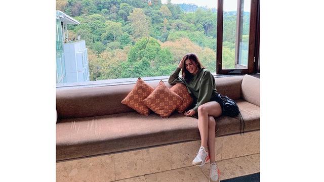 7 Gaya Sporty Dita Fakhrana, Presenter Cantik yang Tengah Naik Daun