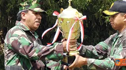Citizen6, Cilodong: Kontingen TNI AD berhasil mempertahankan Piala Bergilir Juara Umum Lomba Tembak Panglima TNI Cup 2011, dengan meraih 36 Emas, 14 Perak dan 10 Perunggu. (Pengirim: Badarudin Bakri)