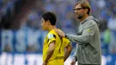 Shinji Kagawa. Gelandang serang Jepang berusia 33 tahun yang sejak tengah musim 2021/2022 memperkuat Sint Truiden di Liga Utama Belgia ini sempat ditangani Jurgen Klopp di Borussia Dortmund selama dua periode. Pada periode pertama, 2010/2011 hingga 2011/2012 ia mampu tampil impresif namun akhirnya tergoda untuk hijrah ke Manchester United di bawah Alex Ferguson. Meski mampu menjuarai Premier League dan menjadi pemain Asia pertama yang mampu mencetak hattrick di Premier League, ia akhirnya kembali ke Dortmund di musim terakhir Jurgen Klopp sebelum hijrah ke Liverpool. (AFP/DPA/Jonas Guttler)