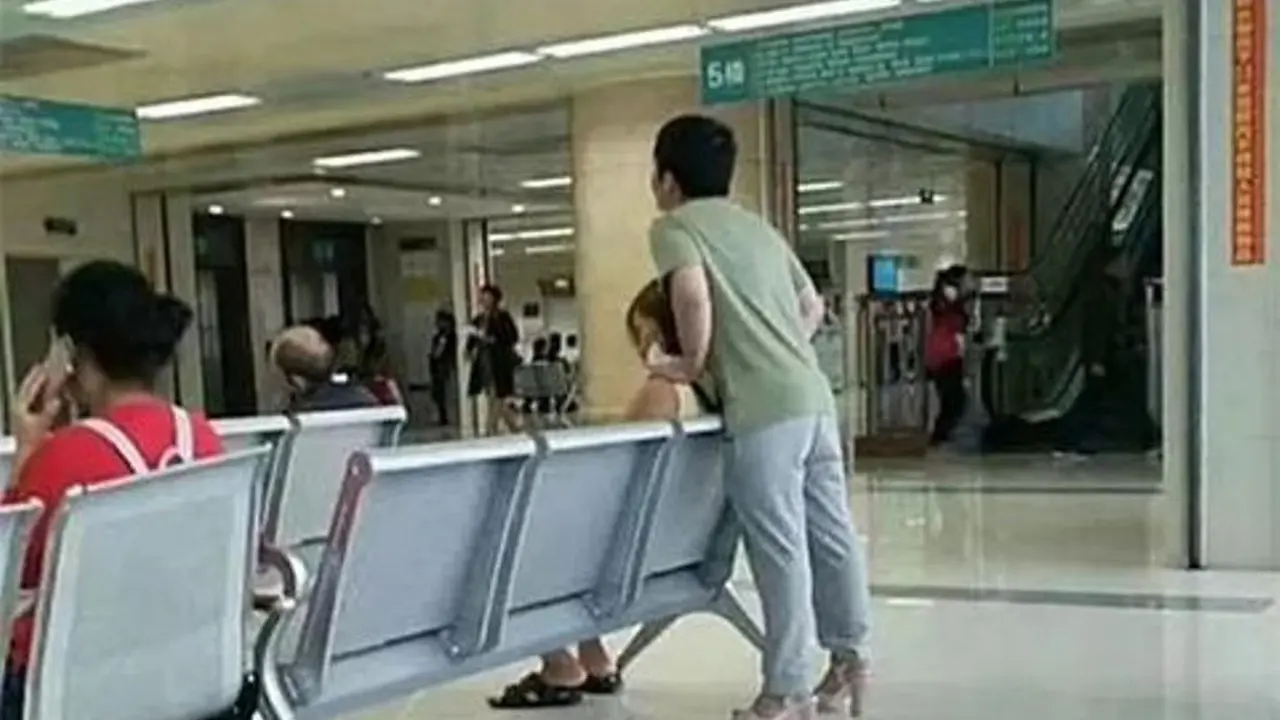 [Bintang] Ternyata Ini Alasan di Balik Foto Viral Cowok Pakai High Heels