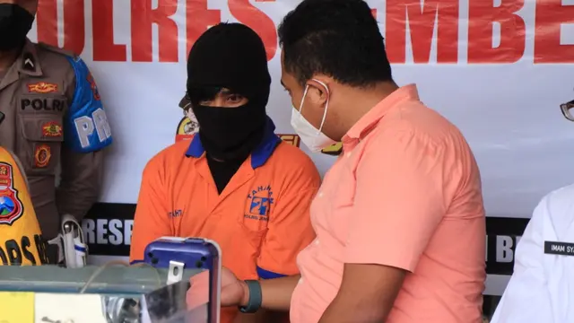 Tersangka DF diintrograsi oleh penyidik Polres Jember (Istimewa)