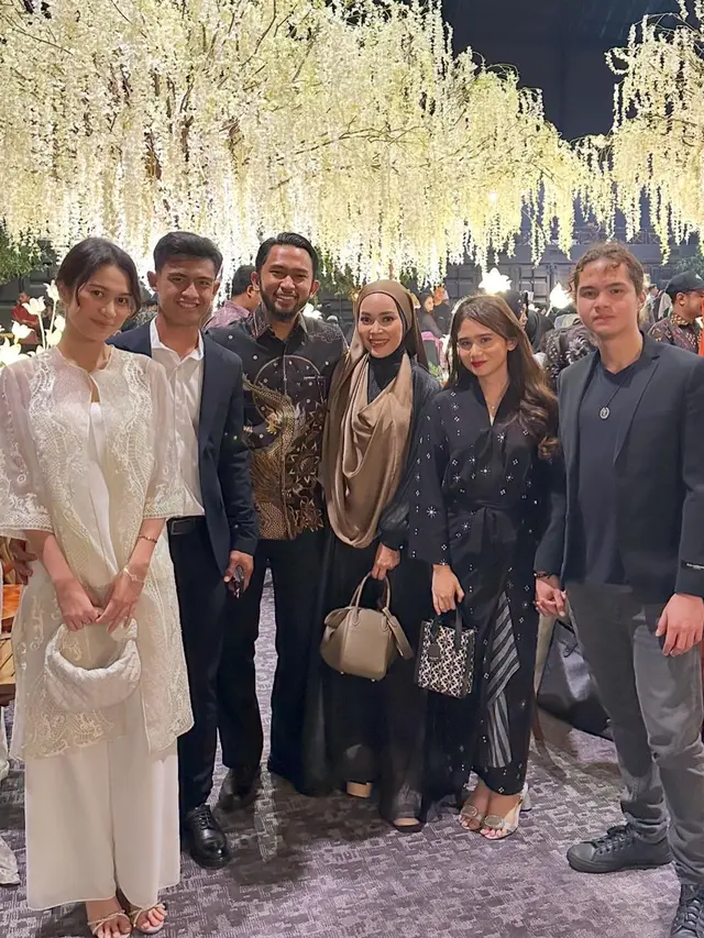 6 Potret Arhan dan Azizah di Pernikahan Egy Maulana dan Adiba Khanza, Tampil Mesra