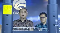 Menkominfo Budi Arie Setiadi (kiri) bersama Wamenkominfo Nezar Patria (kanan) dalam konferensi pers di Jakarta, Jumat (22/12/2023). (Liputan6.com/Giovani Dio Prasasti)