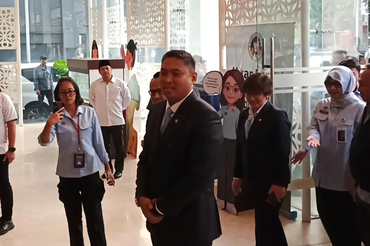 Kepala Badan Gizi Nasional (BGN), Sudaryono tiba di gedung Badan Gizi Nasional (BGN), Jakarta.
