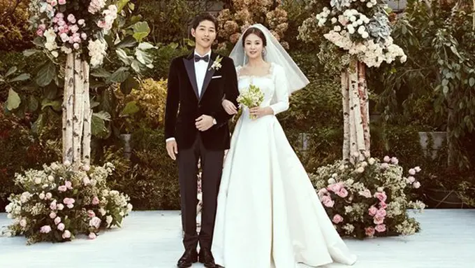 Pernikahan pasangan ini sukses jadi topik hangat/copyright: instagram/songjoongkionly