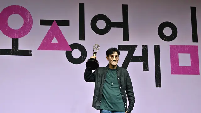Lee Yoo mi dan Sutradara Squid Game Rayakan Piala Emmy Awards 2022 di Seoul