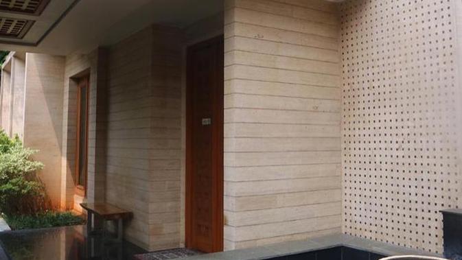 Lewat akun Instargamnya, Sarita Abdul Mukti akan menjual rumah mewah miliknya. (Sumber: Instagram/@queen_saritaabdulmukti)