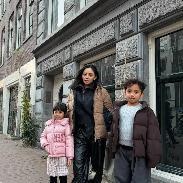 Artis Single Mom Habiskan Liburan Akhir Tahun Bareng Anak