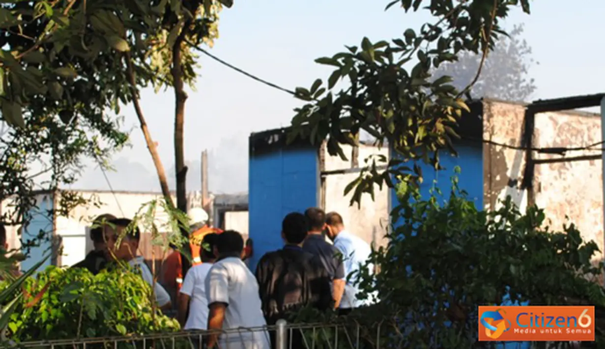 Citizen6, Halim Perdanakusuma: Sekitar enam awak pesawat tewas dan satu lainnya selama. Ekor pesawat menimpa salah satu rumah dan lima rumah lainnya hangus terbakar. (Pengirim: Ifa Alya)