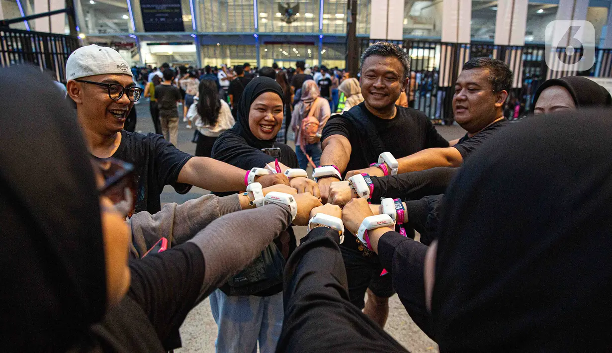 Coldplay bakal konser untuk pertama kalinya di Indonesia, hari ini, 15 November 2023. Konser bertajuk Music of the Spheres Tour bakal berlangsung di Stadion Utama Gelora Bung Karno. (Liputan6.com/Faizal Fanani)