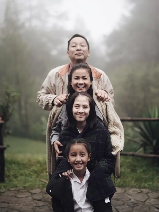 Rampung Syuting, Ini 7 Potret Kebersamaan Para Pemain Film Keluarga Cemara 2
