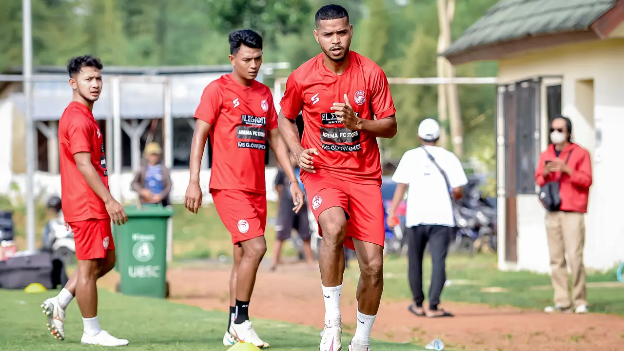 Arema FC, Hasim Kipuw, Gian Zola