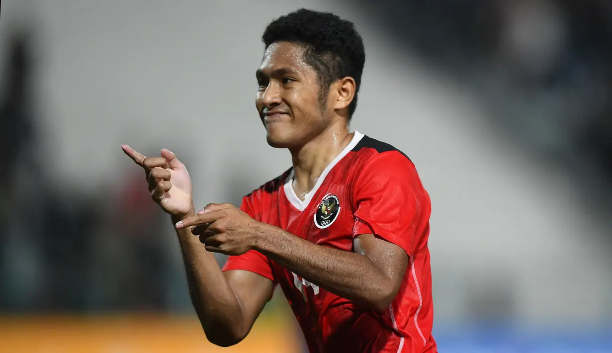 <p>Pemain Timnas Thailand U-22, Fajar Fathur Rahman melakukan selebrasi setelah mencetak gol keempat timnya ke gawang Thailand pada laga final sepak bola SEA Games 2023 di Olympic Stadium, Phnom Penh, Kamboja, Selasa (16/05/2023). (AFP/Nhac Nguyen)</p>