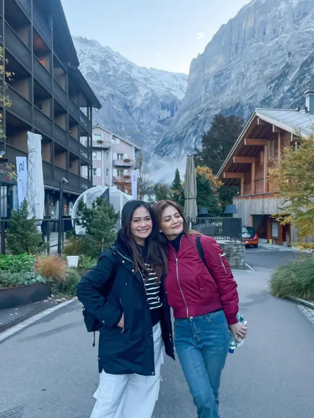 Cut Tari dan Ersa Mayori di Swiss